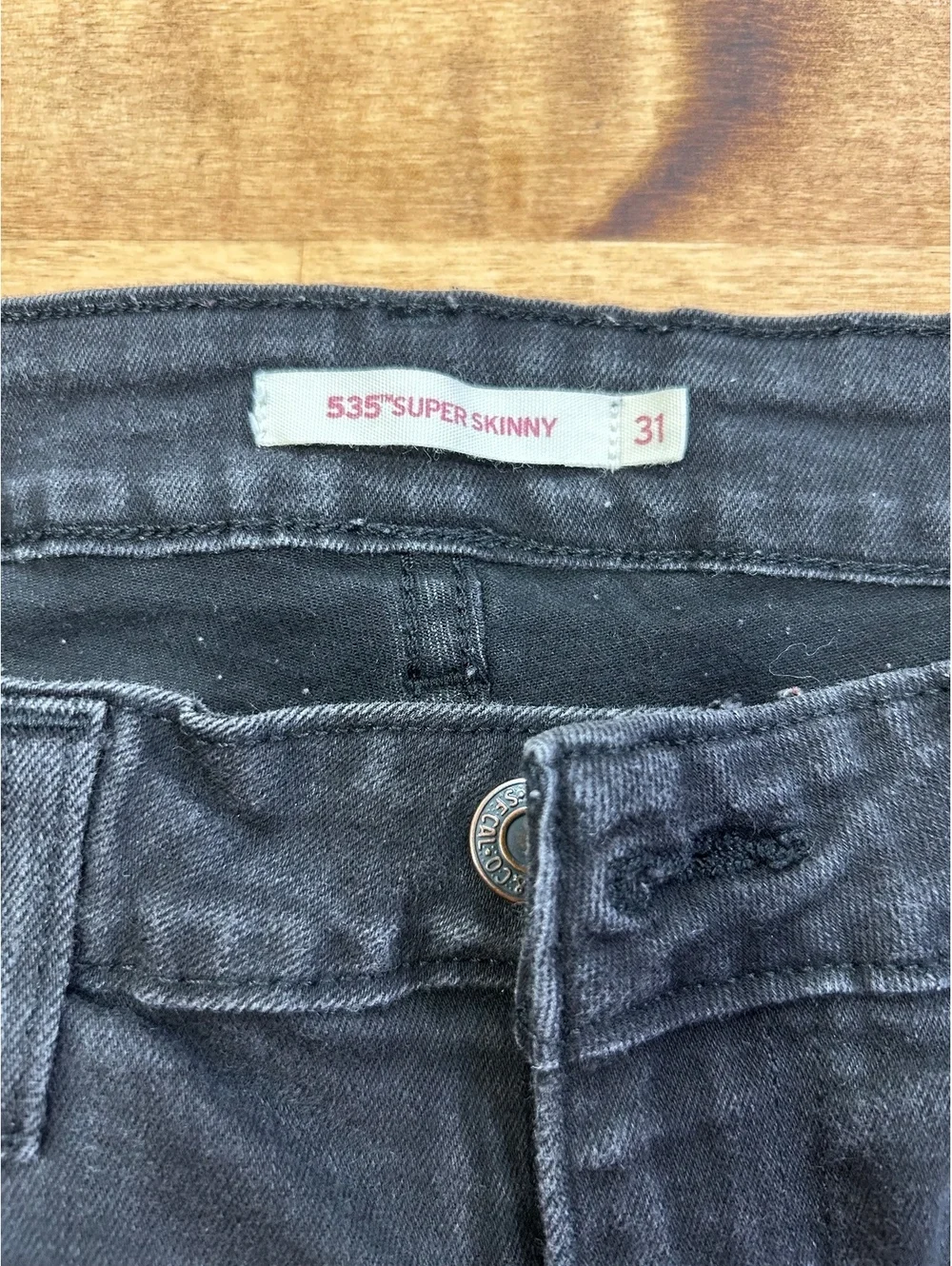 Levi's 535 Super Skinny Black Jeans Size 31 womens pants